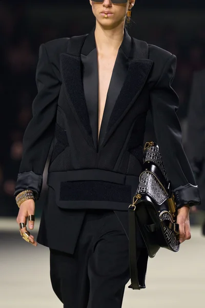 Look 250
